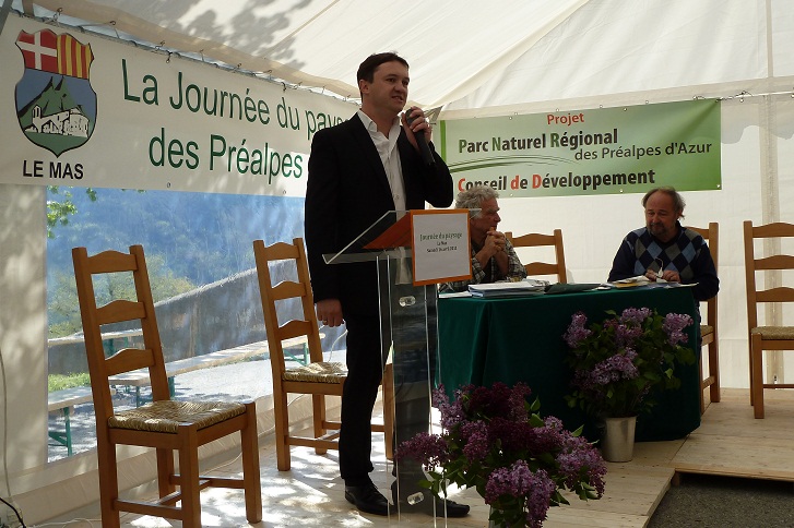 introduction par le maire du mas